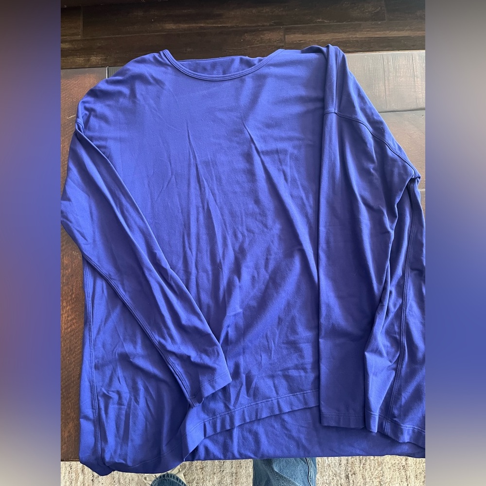 Lululemon women’s purple long sleeve. Size 4-6